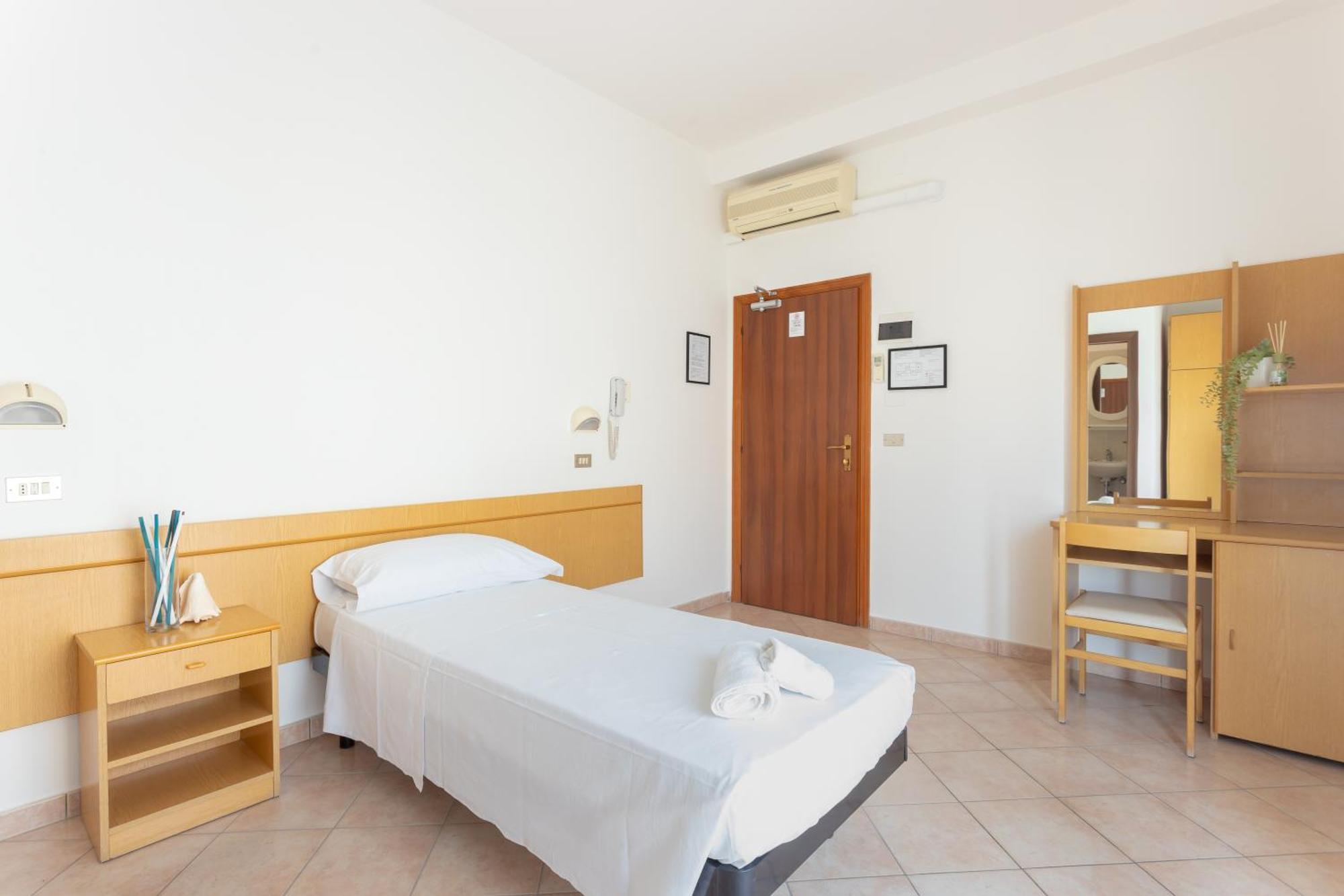 רימיני Hotel Katina מראה חיצוני תמונה
