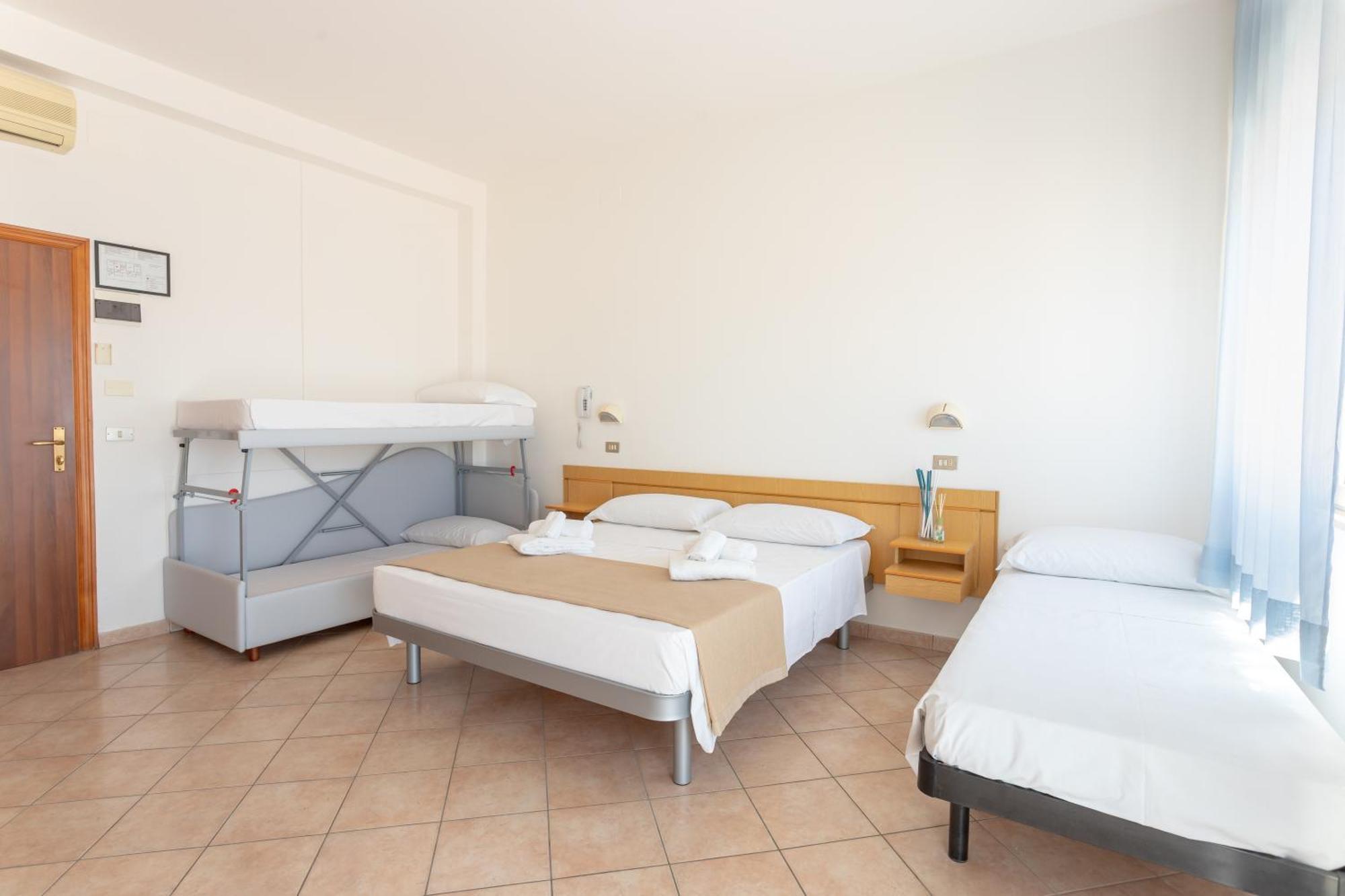 רימיני Hotel Katina מראה חיצוני תמונה